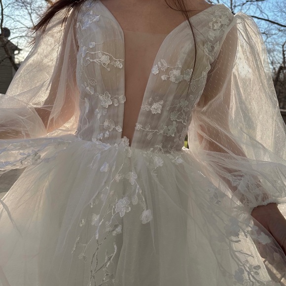 NEW With Tag A-Line V-Neck Sweep Train Tulle Wedding Dress With Lace US2 - Picture 11 of 14